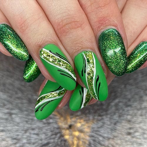 nail-extentions-manicure-nail-salon-pukekohe-franklin-green-and-glitter-nail-art